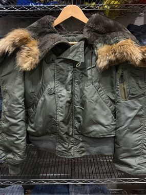 Vintage  1971  USAF Heavy Flight Jacket N-2B with coyote Fur Hood Size Medium